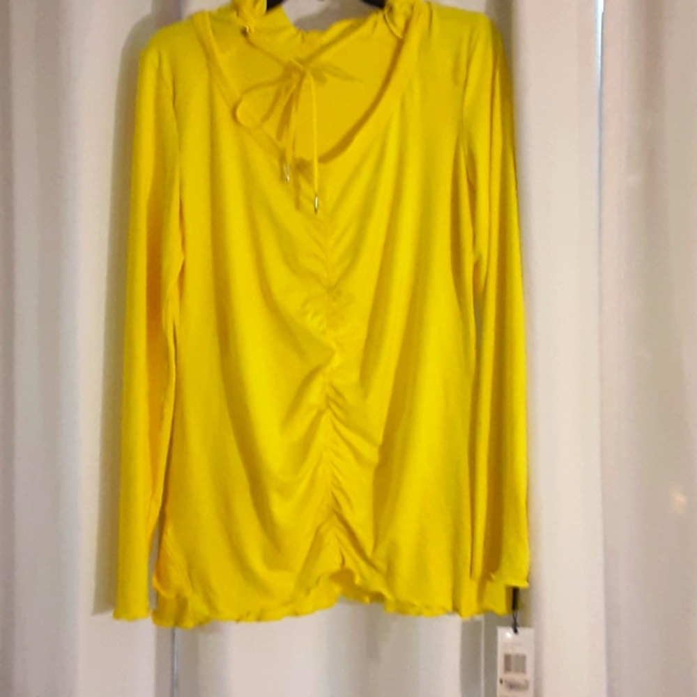 Calvin Kline performance wear XL yellow with hooded an thumb holes rushed front